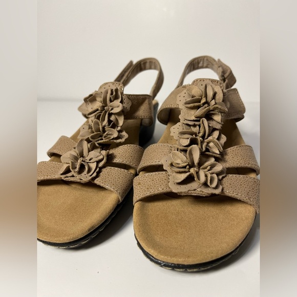 Clarks Merliah Sheryl Beige Leather Sandals Women’s Size 8 adjustable straps - Picture 2 of 10